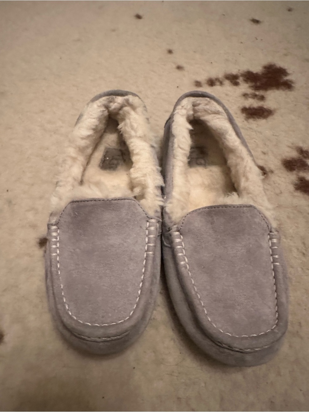 UGG Gray Suede Sheepskin Lined Moccasin Slippers sz 6 women’s